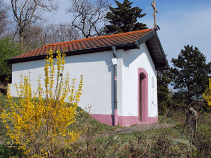 Michaelskapelle auf dem Kapellenberg oberhalb von Eichelberg.