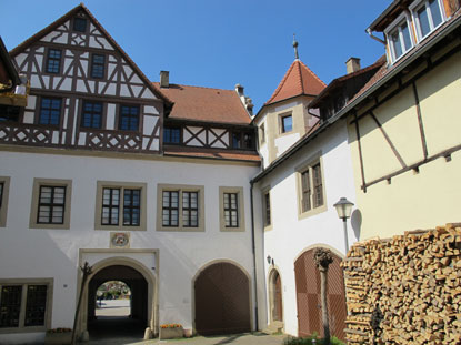 Vom Graf-Eberstein-Schloss ist nur noch das "Vordere Schloss" (Bauzeit 1520-1580) vorhanden. Im Schloss ist u.a. das weltgrte Bgeleisenmuseum untergebracht.