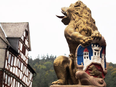 Lahnwanderung cvon der Quelle zur Mndung: Biedenkopf, Rathausbrunnen vor dem "Alten Rathaus". 