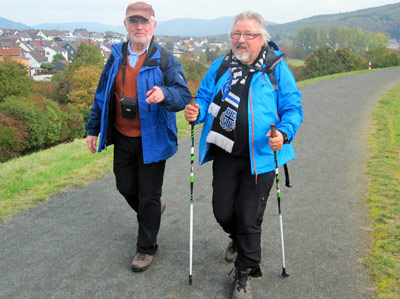 Lahnwanderweg: Auf der Perf-Staumauer: 