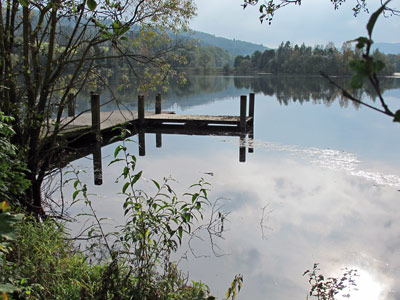 Lahnwanderweg: Der Perfstausee. Seit 2015 besteht Badeverbot.