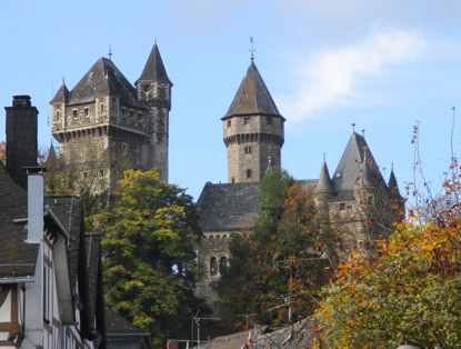 Blick von der Altstadt auf das Schloss Braunfels