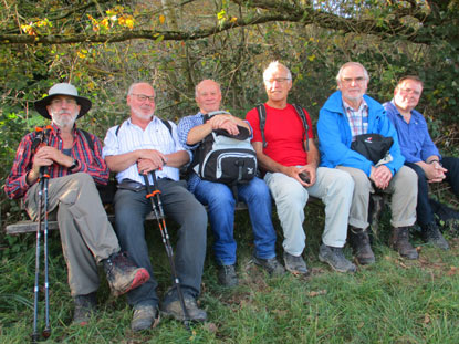 Wandergruppe Alfred, Dirk, Wolfgang I und Wolfgang II, Klaus, Harald machenvor Aumeneu eine Pause