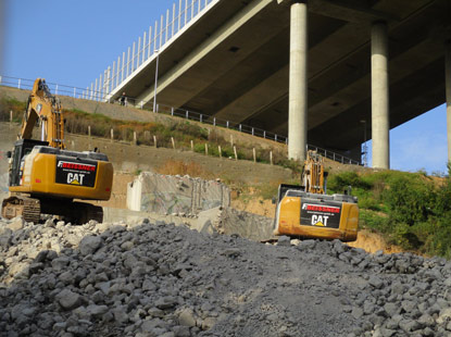 Die Pfeiler der alten Autobahnbrcke ber die Lahn wurden im Oktober 2017 abgebrochen