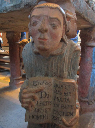 Einer der Sargtrger im Limburger Dom