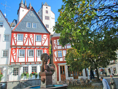 Marktplatz von Diez mit dem Sckerbrunnen