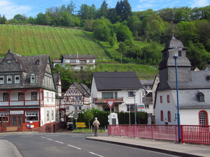 Lahnbrcke bei Obernhof - Blick auf den Beginn der Borngasse