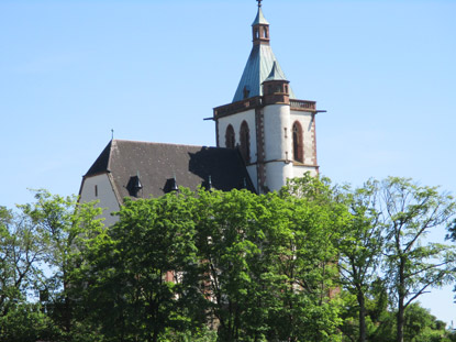Die Allerheiligenberg-Kapelle oberhalb der Lahnmndung zhlt zu dem Kulturdenkmal von Rheinland Pfalz