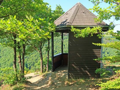 Pavillon auf dem AP Wolfslei. (Lahnwanderweg)