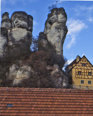 Main-Donau-Weg: Im Pttlachtal liegt der Ort Tchersfeld mit seinem sehenswertem "Frnkische-Schweiz-Museum".