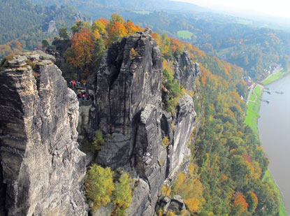 Hauptattraktion der Schsischen Schweiz sind die Felsen der Bastei.