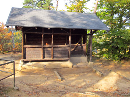 Schutzhtte auf dem Aussichtspunkt Hockstein