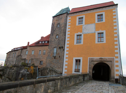 Die Burg Hohnstein war Staatsgefngnis, Jagdschloss und 1933-34 ein "Schutzhaftlager". Heute ist hier die Jugendherberge.