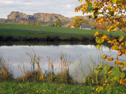 Blick vom Wolfsberg auf die Schrammsteine. Die Schrammsteine zhlen zu den markantesten Felsen in der Schsischen Schweiz