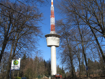 Auf dem Knigstuhl befinden sich mehrere Radio-, Fernseh- und Richtfunkanlagen