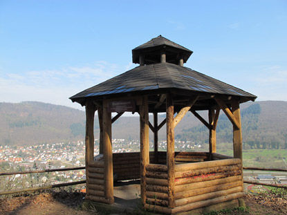 Bockfelsenhtte. Blick auf Kleingemnd, einem Stadtteil von Neckargemnd.