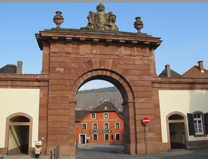 Stadttor von Neckargemnd. Wurde 1788 zum Ruhme des Kurfrsten Karl-Theodor errichtet.