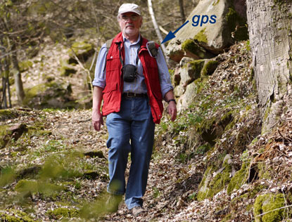 Damit wir uns am Nekarsteig nicht verlaufen: Unser Wolfgang mit seinem GPS-Gert