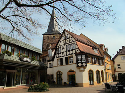 "Am Lindenplatz" in Eberbach mit dem Haspelturm und Spohrsches Haus