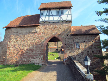 Torhaus zwischen der unteren und der oberen Vorburg von Hirschhorn