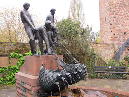 Neckarfischerbrunnen in Eberbach beim Thalheimschen Haus