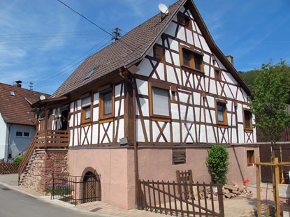 Trotz der Zerstrung am Ende des 2. Weltkriegs hat Guttenbach einige historische Fachwerkhuser.