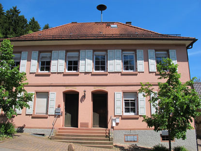 Rathaus und Schule in einem Gebude von Neckarkatzenbach