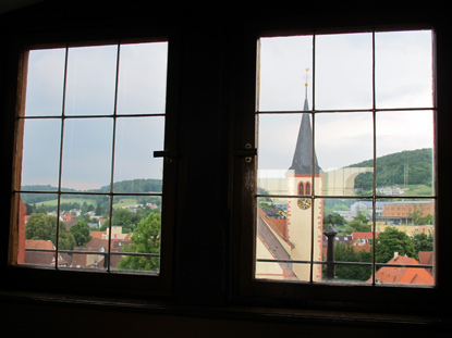 on der Wohnung des Turmwchters in Mosbach blickt  man auf die Stiftskirche