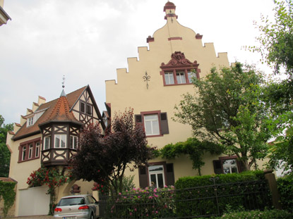 Burg und Schloss von Mosbach. Das heutige Aussehen resultiert aus einem Umbau von 1898.
