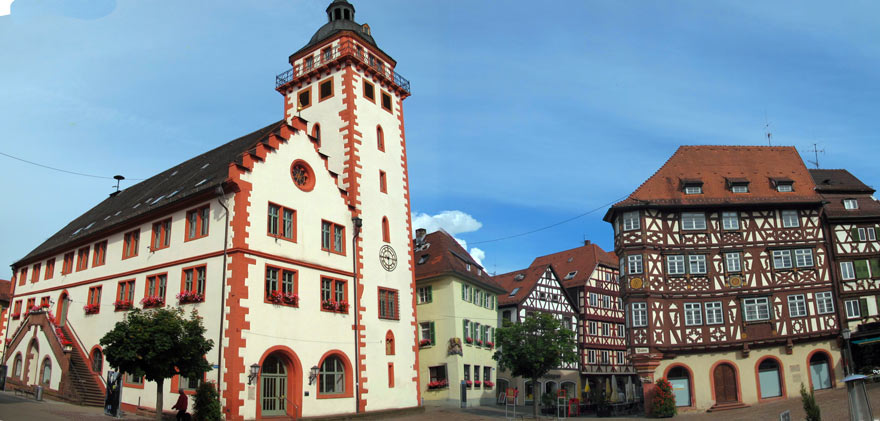 Marktplatz mit Rathaus und Palmschen Haus  in Mosbach