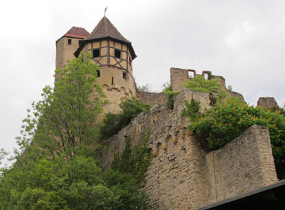 Die Burg Hornberg wurde im 30 jhrigen Krieg und auch nach dem Abzug der franzsischen Truppen im Pflzer Erbfolgekrieg stark zerstrt. 