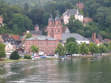 Blick von der Mainbrcke auf Miltenberg und die Mildenburg