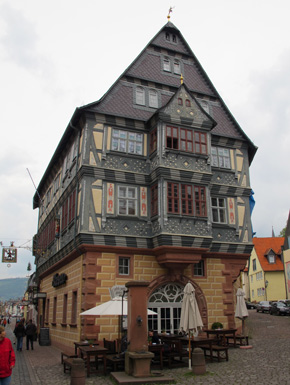 Das Gasthaus Riesen in Miltenberg zhlt zu den ltesten Europas. War ber lange Zeit Herberge fr den Adel und die  Hohe Geistlichkeit (daher "Frstenherberge")