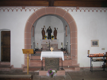 Innenansicht der Walburgiskapelle im Odenwald. Diese 3 Standbilder wurden in der Nacht vom 21./22. Februar 1967 gestohlen, konnten aber bereits am 1. Mai wieder aufgestellt werden