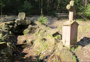 Siegfriedsbrunnen bei  Gras-Ellenbach im Odenwald