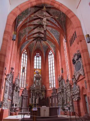 Odenwald Wandern: Der Chor der Stiftskirche in Wertheim am Main