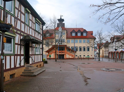 Marktplatz mit Rathaus von Rimbach im Weschnitztal / Odenwald