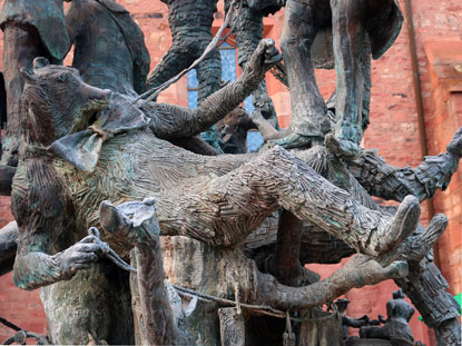 Historiche Gestalt  der Buchener Fasenacht am Narrenbrunnen