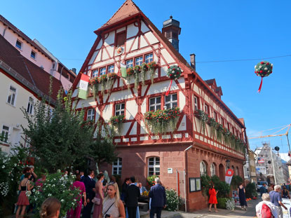 Walld�ren historisches Rathaus mit Hochzeitsg�ste