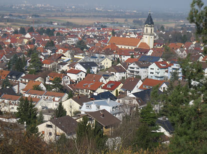 Burgensteig Odenwald: Von Dossenheim besteht die Mglichkeit, mit der Straenbahn wieder zurck nach Heidelberg zu fahren.