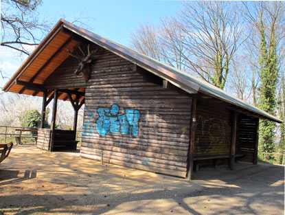 Die Htte Vogesenblick (Rentnereiche) oberhalb von Weinheim