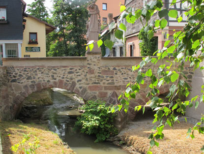 Burgensteig Wanderung: Mittelbrcke ber die Lauter verbindet die Altstadt von Bensheim mit der Vorstadt