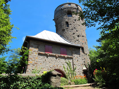 Burgensteig Odenwald Wanderung: Bismarckturm auf dem 262 m hohen Hemsberg