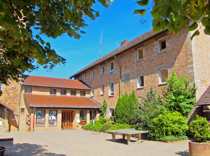 Wanderung Bergstrae: Die Jugendherberge auf der Starkenburg bei Heppenheim