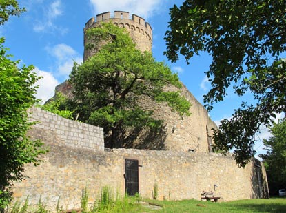 Burgensteig: Schloss Alsbach (Sdseite) bei Alsbach-Hhnlein