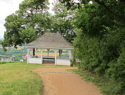 Odenwald Burgensteig Wanderung: Teehaus am Altarberg