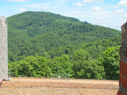 Burgensteig Bergstrae: Blick vom Schloss Auerbach auf den 517 m hohe Melibokus 