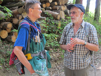 Burgensteig Wanderung: Zwei Wegewarte des Odenwaldklubs