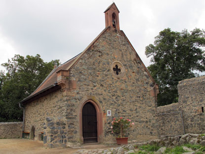 Burgensteig: Burgkapelle (von 1450) in der Vorburg der Burg Frankenstein