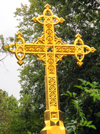 Wanderung Odenwald: Bugensteig. Das Goldene Kreuz auf dem Heiligenberg ist das Wahrzeichen von Jugenheim 